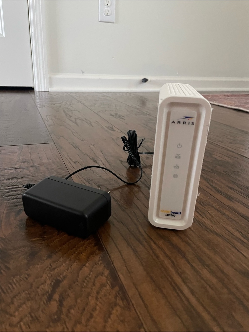 Arris SB8200 White Cable Modem with Power Adapter